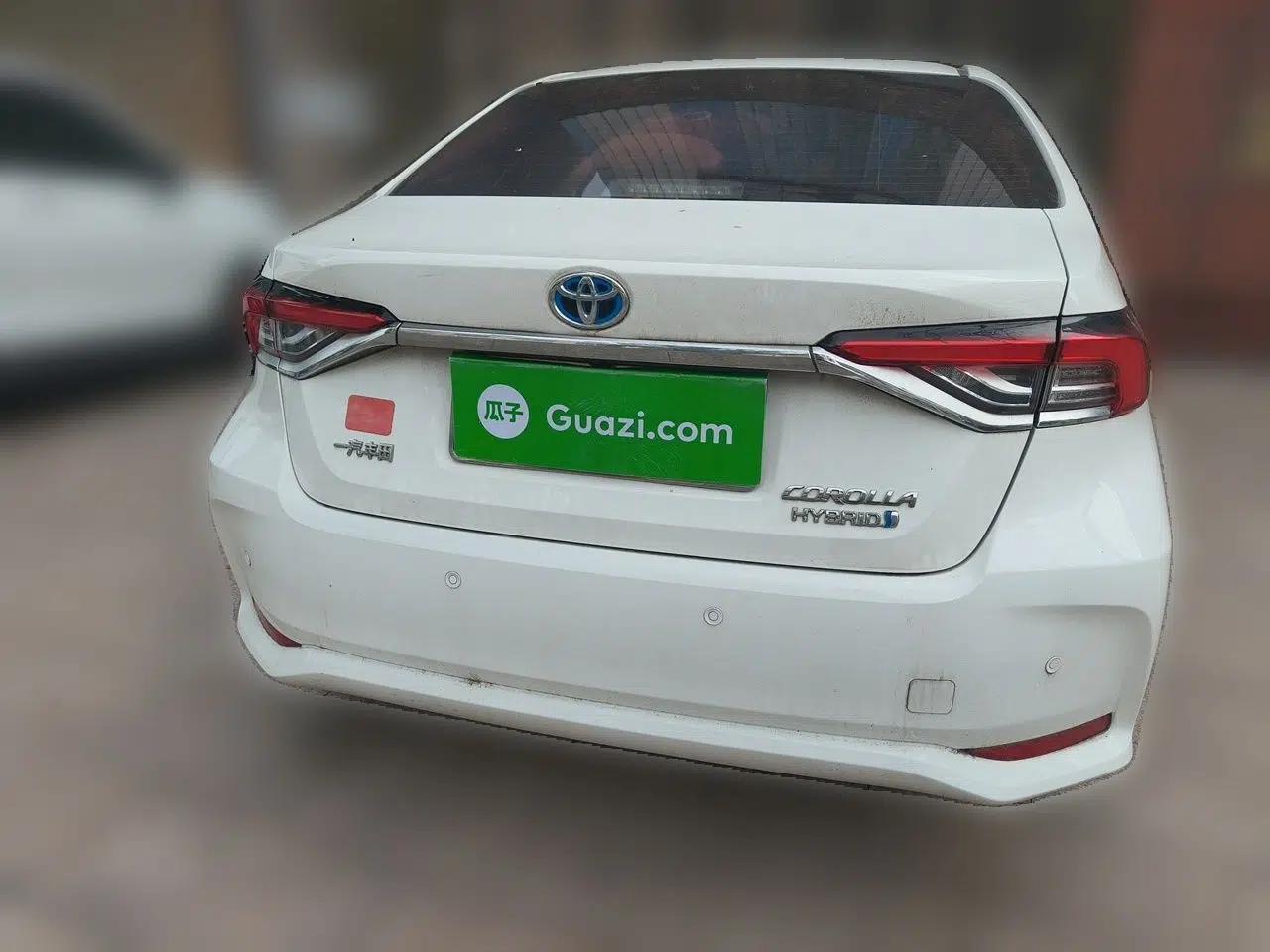 Toyota Corolla 2021 Dual-Motor 1.8L E-CVT Elite Edition — миниатюра 5