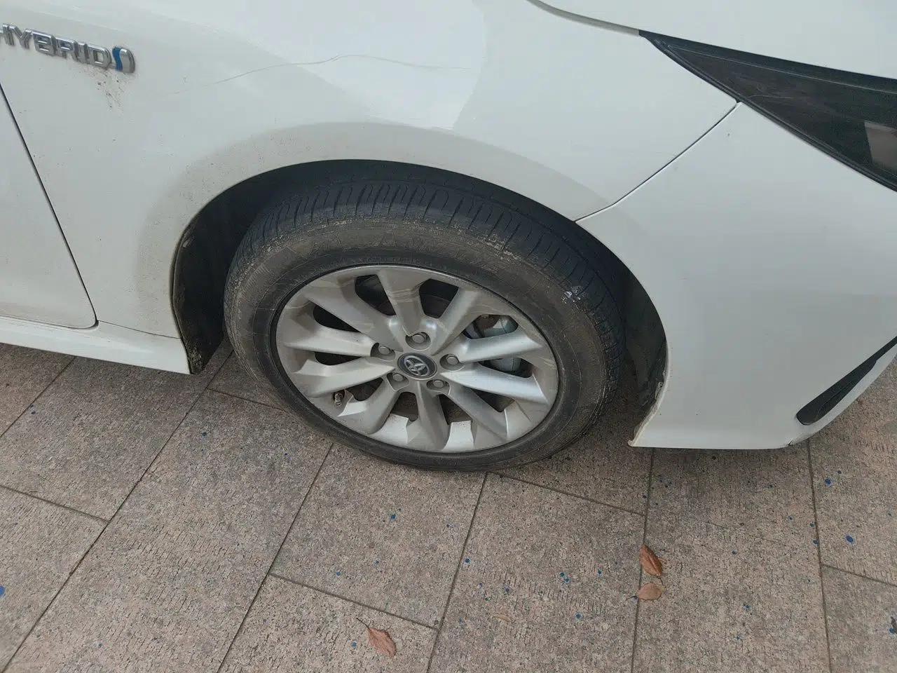 Toyota Corolla 2021 Dual-Motor 1.8L E-CVT Elite Edition — миниатюра 8