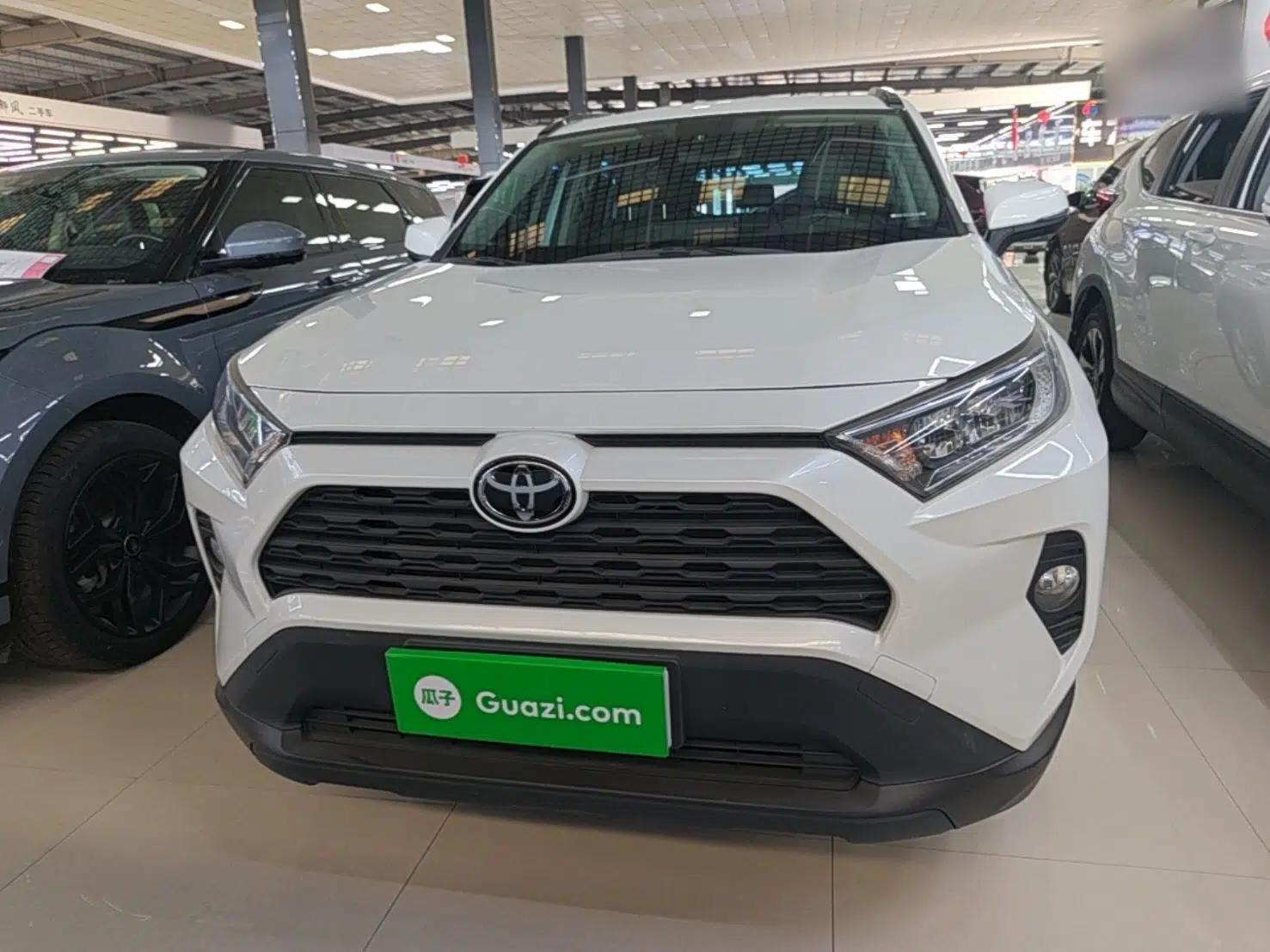Toyota RAV4 2021 2.0L CVT Two-Wheel Drive Urban Edition — миниатюра 2