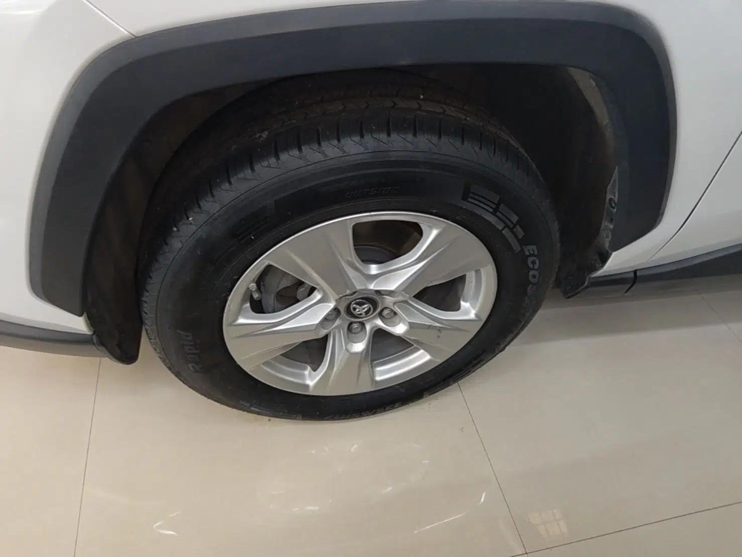 Toyota RAV4 2021 2.0L CVT Two-Wheel Drive Urban Edition — миниатюра 15