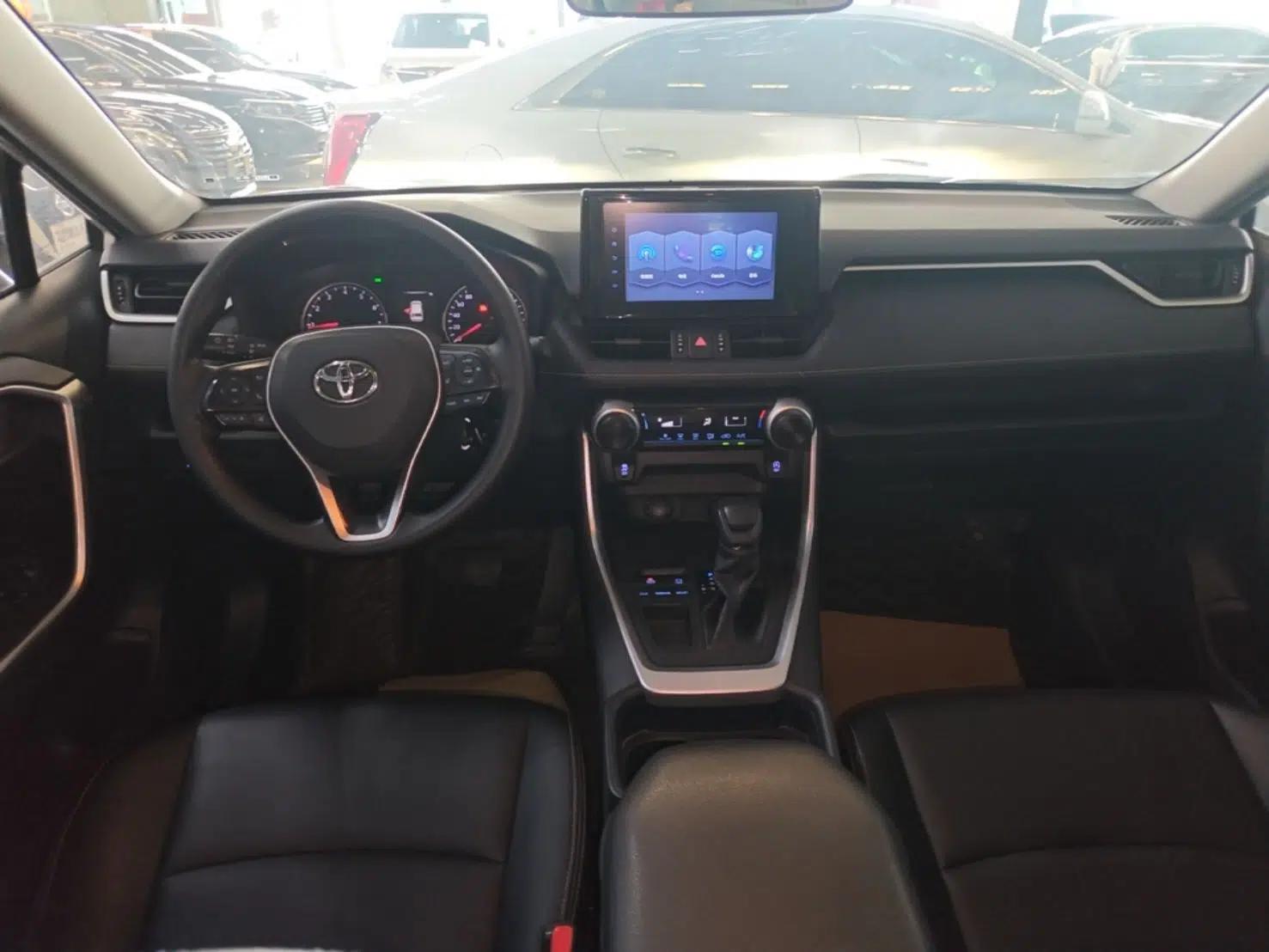 Toyota RAV4 2021 2.0L CVT Two-Wheel Drive Urban Edition — миниатюра 17