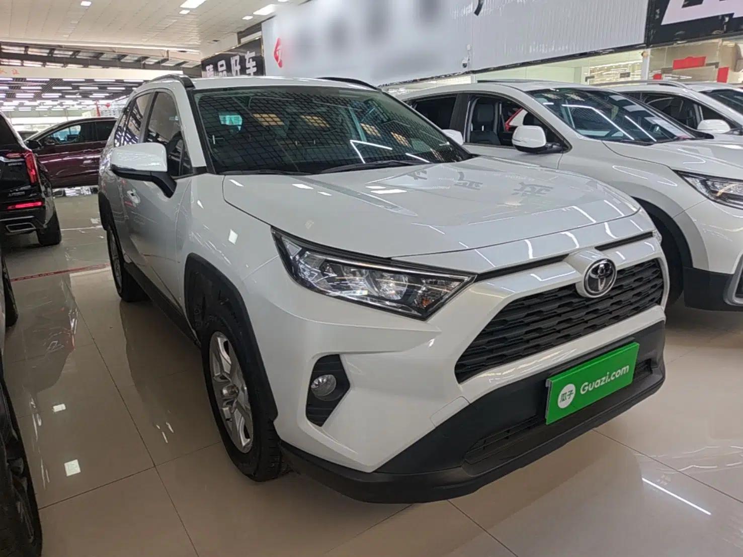 Toyota RAV4 2021 2.0L CVT Two-Wheel Drive Urban Edition — миниатюра 3