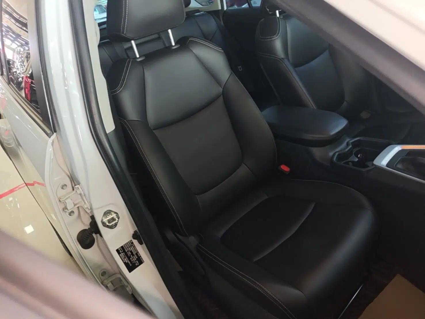 Toyota RAV4 2021 2.0L CVT Two-Wheel Drive Urban Edition — миниатюра 24