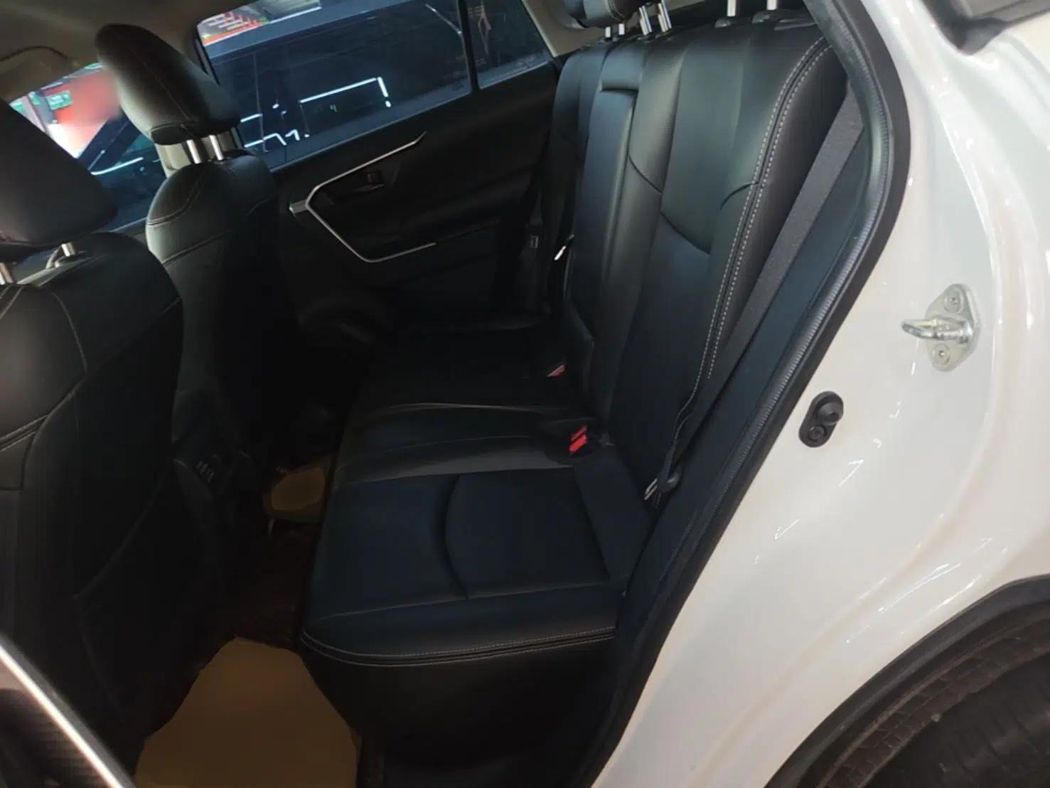 Toyota RAV4 2021 2.0L CVT Two-Wheel Drive Urban Edition — миниатюра 25