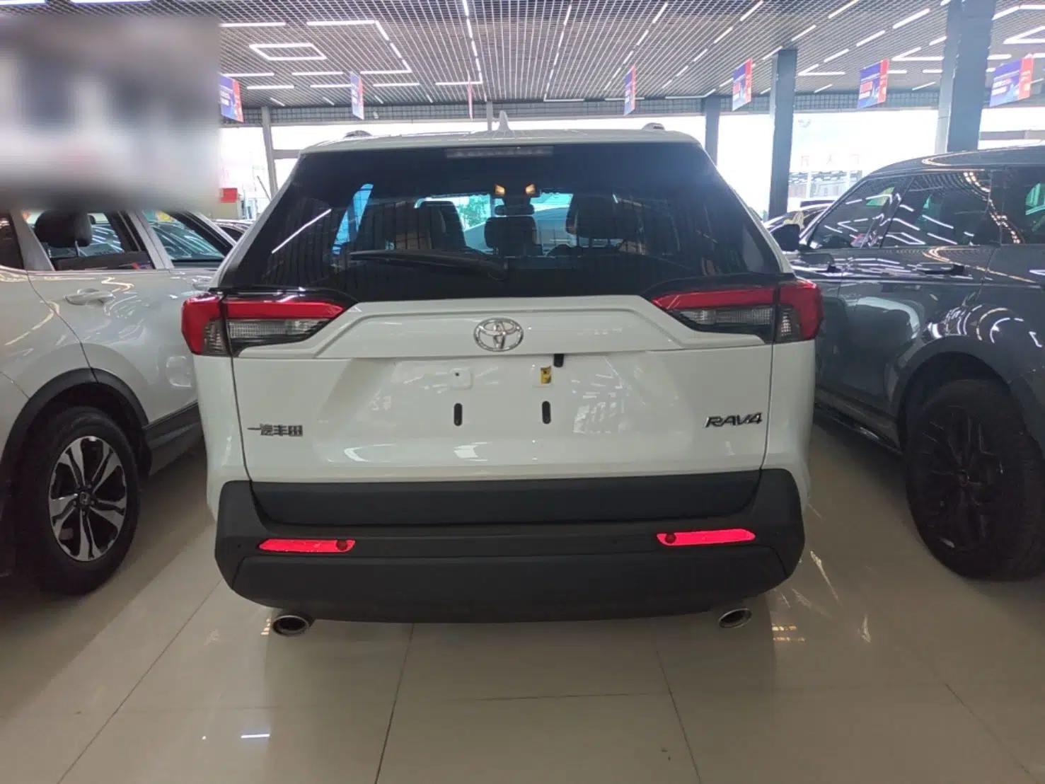 Toyota RAV4 2021 2.0L CVT Two-Wheel Drive Urban Edition — миниатюра 5