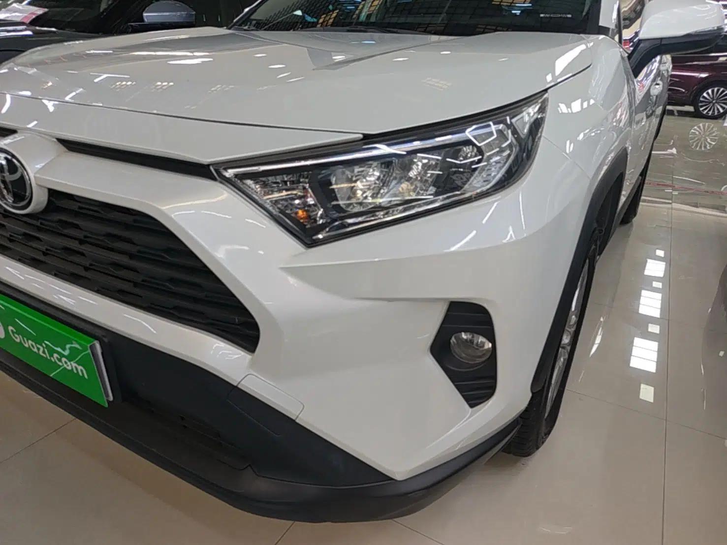 Toyota RAV4 2021 2.0L CVT Two-Wheel Drive Urban Edition — миниатюра 8