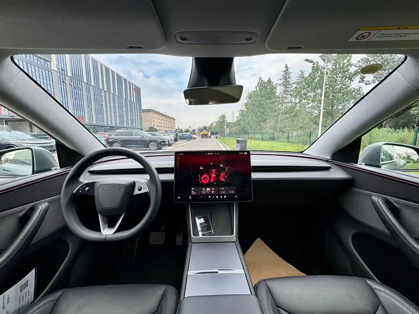 Model Y 2025 Rear-Wheel Drive — миниатюра 3