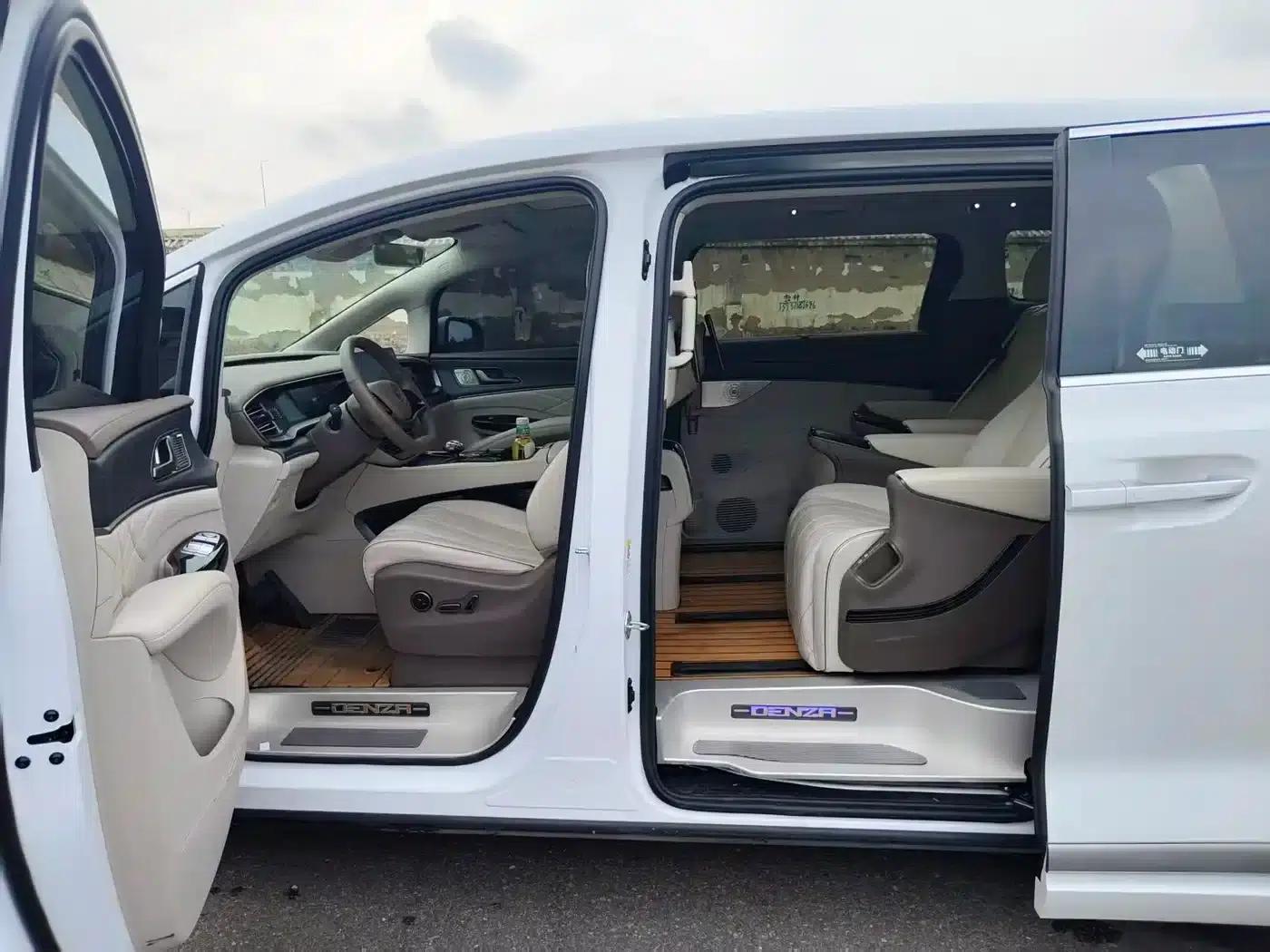 Denza D9 2022 DM-i 970 4WD Premium Edition — миниатюра 7