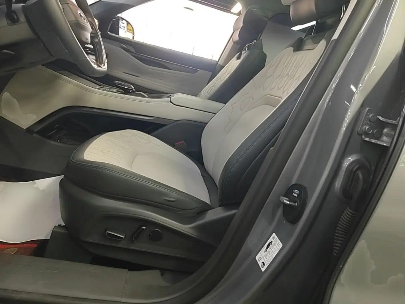 Ford Edge 2023 Ford Explorer L 2.0T EcoBoost Two-Wheel Drive 7-Seater Luxury Model — миниатюра 22