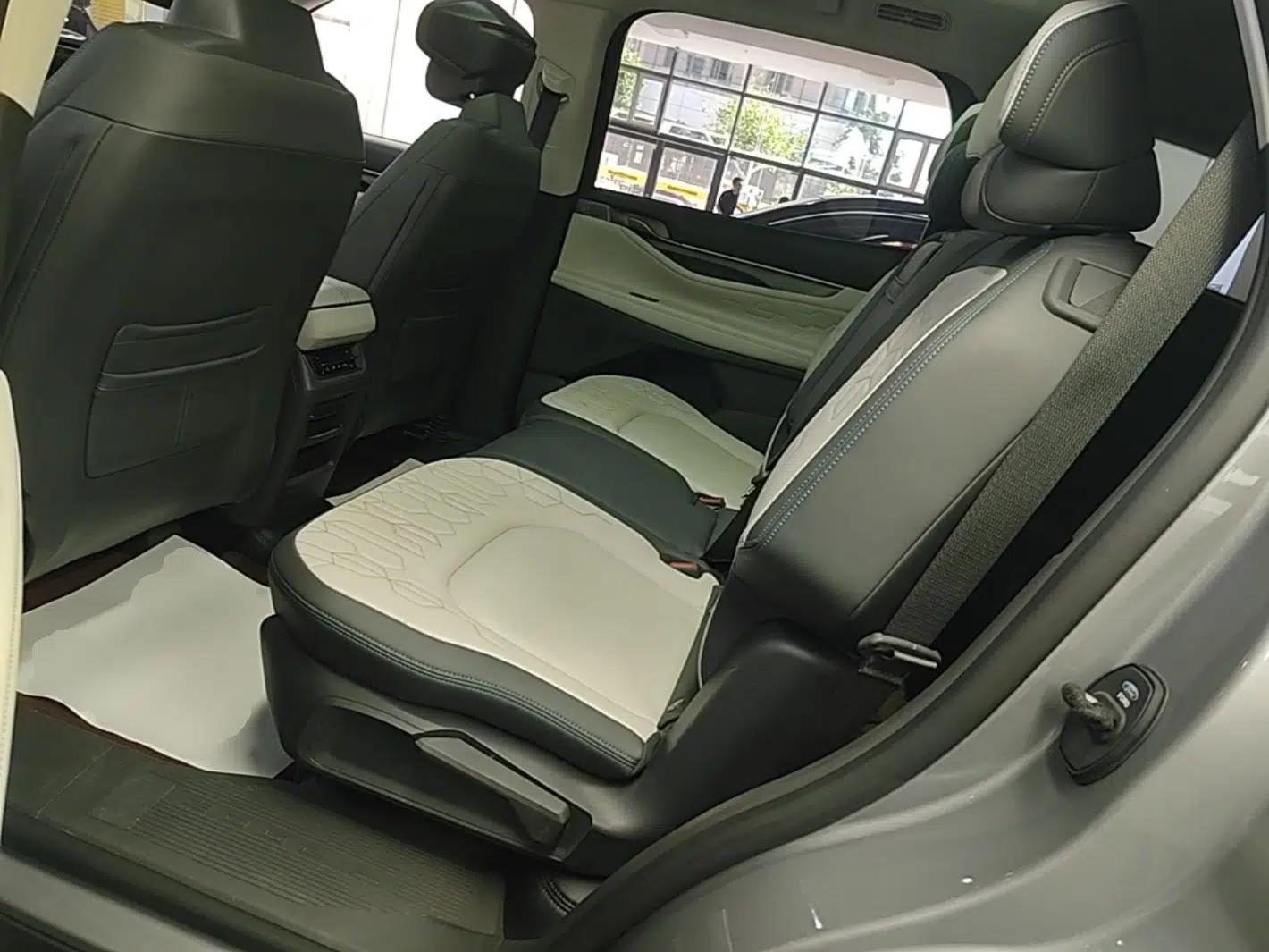 Ford Edge 2023 Ford Explorer L 2.0T EcoBoost Two-Wheel Drive 7-Seater Luxury Model — миниатюра 25