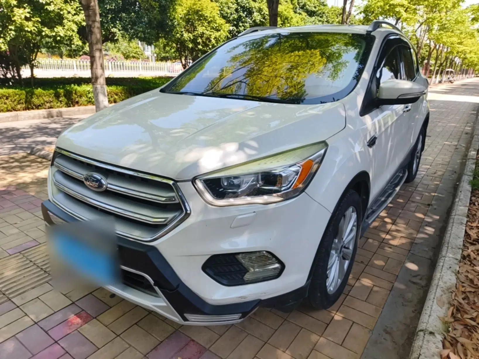 Ford Kuga 2018 EcoBoost 180 Two-Wheel-Drive Luxury Wing Edition — миниатюра 1