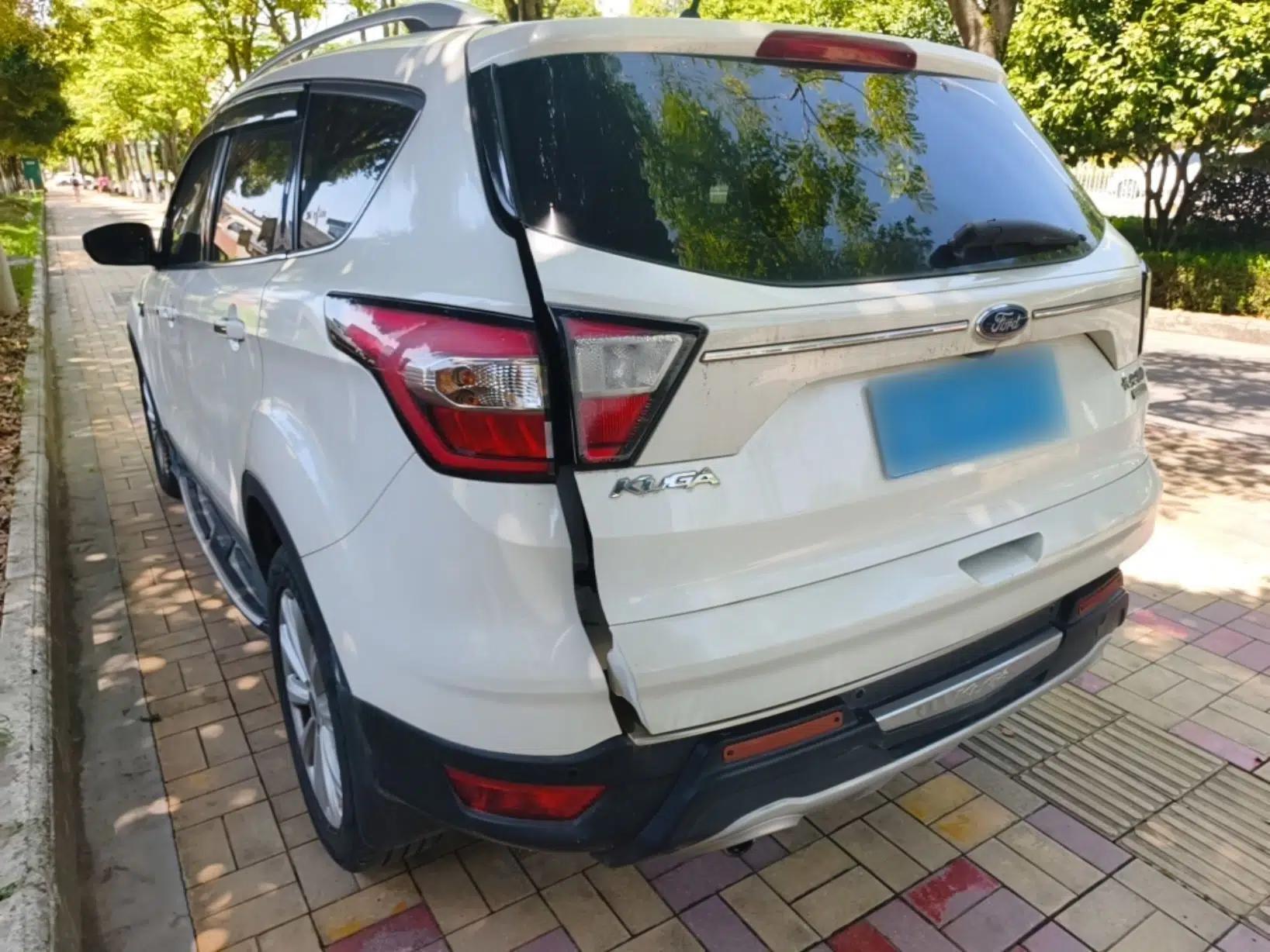 Ford Kuga 2018 EcoBoost 180 Two-Wheel-Drive Luxury Wing Edition — миниатюра 4