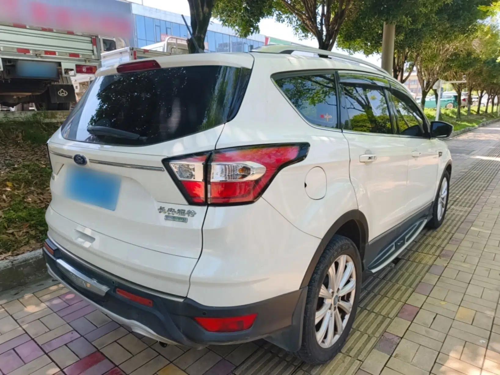 Ford Kuga 2018 EcoBoost 180 Two-Wheel-Drive Luxury Wing Edition — миниатюра 6