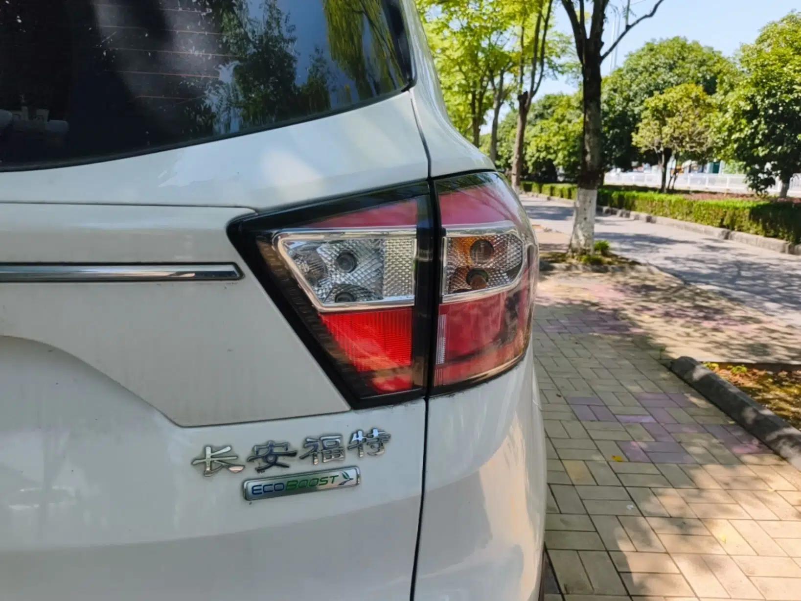 Ford Kuga 2018 EcoBoost 180 Two-Wheel-Drive Luxury Wing Edition — миниатюра 9