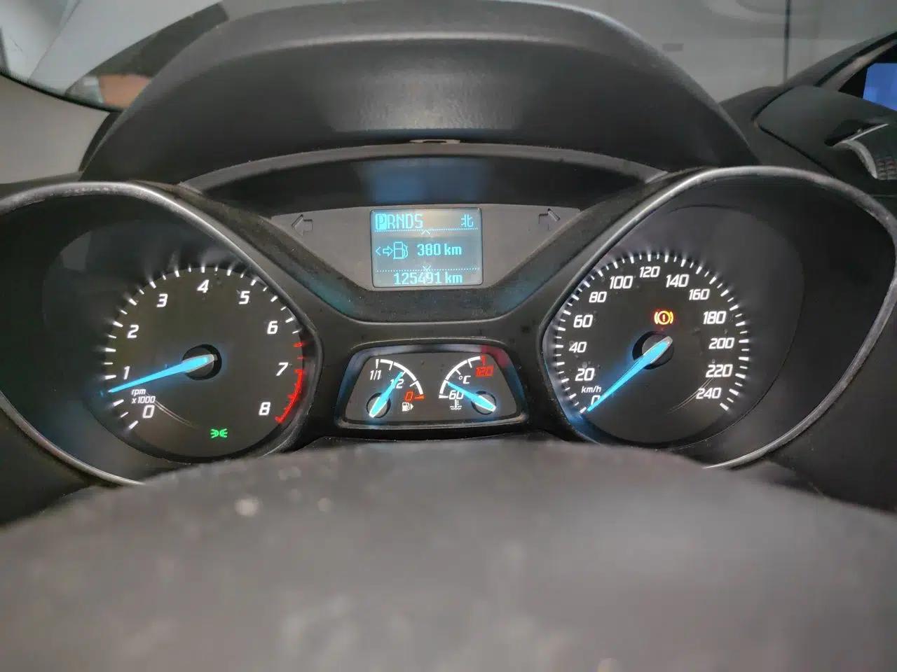 Ford Kuga 2013 1.6L GTDi Two-Wheel-Drive Trend Model — миниатюра 11