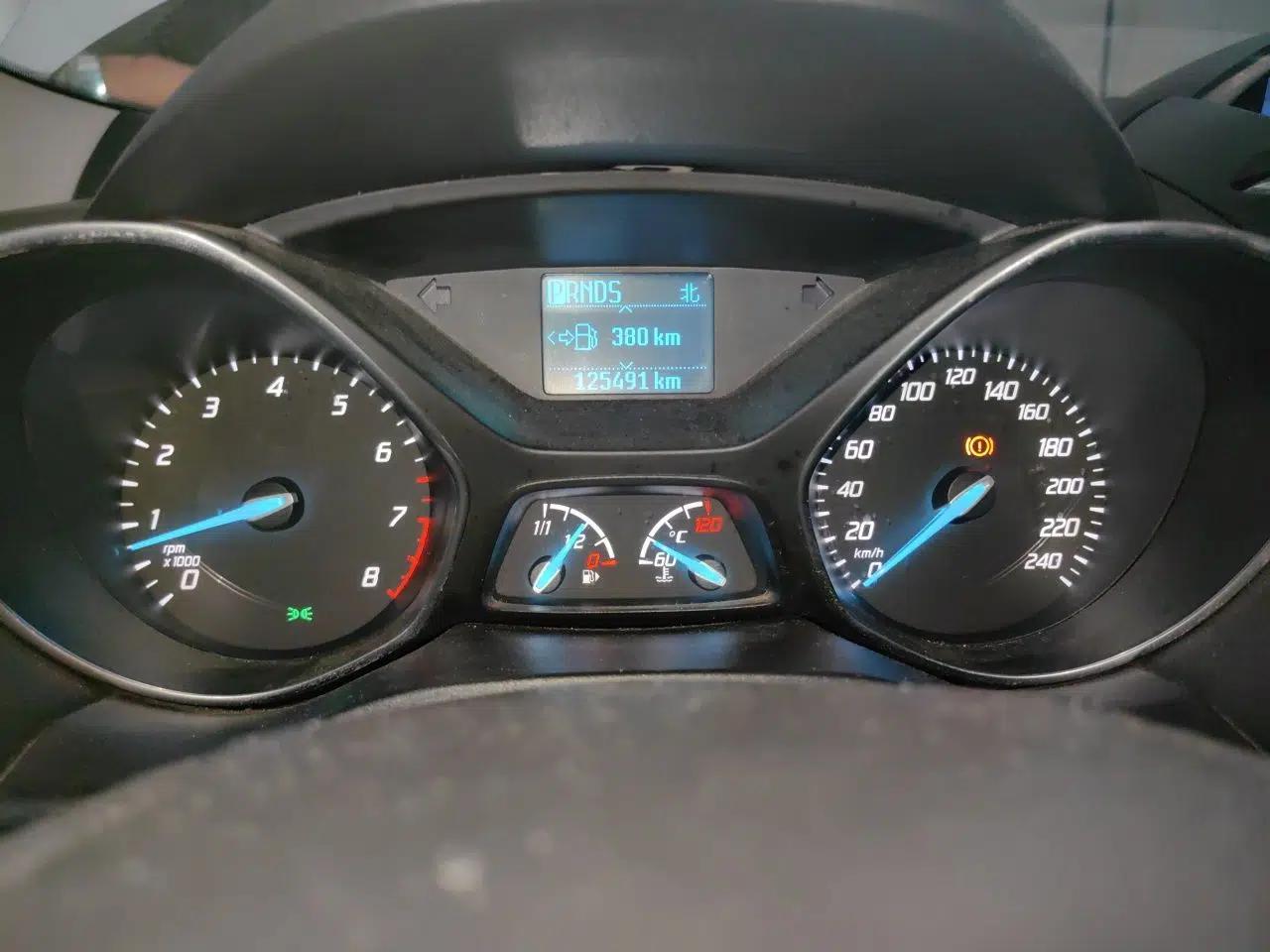 Ford Kuga 2013 1.6L GTDi Two-Wheel-Drive Trend Model — миниатюра 12