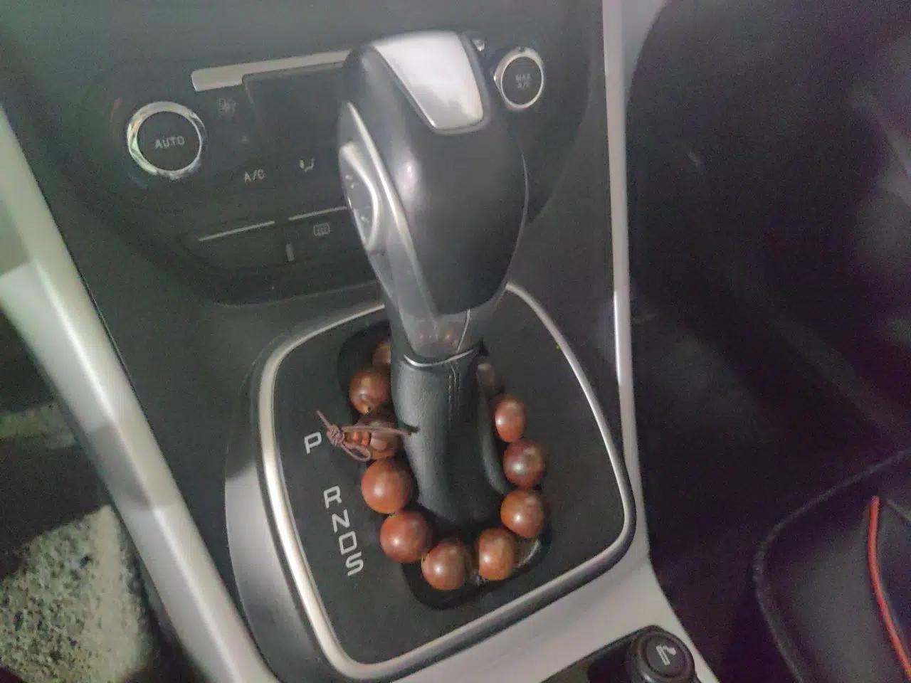 Ford Kuga 2013 1.6L GTDi Two-Wheel-Drive Trend Model — миниатюра 14