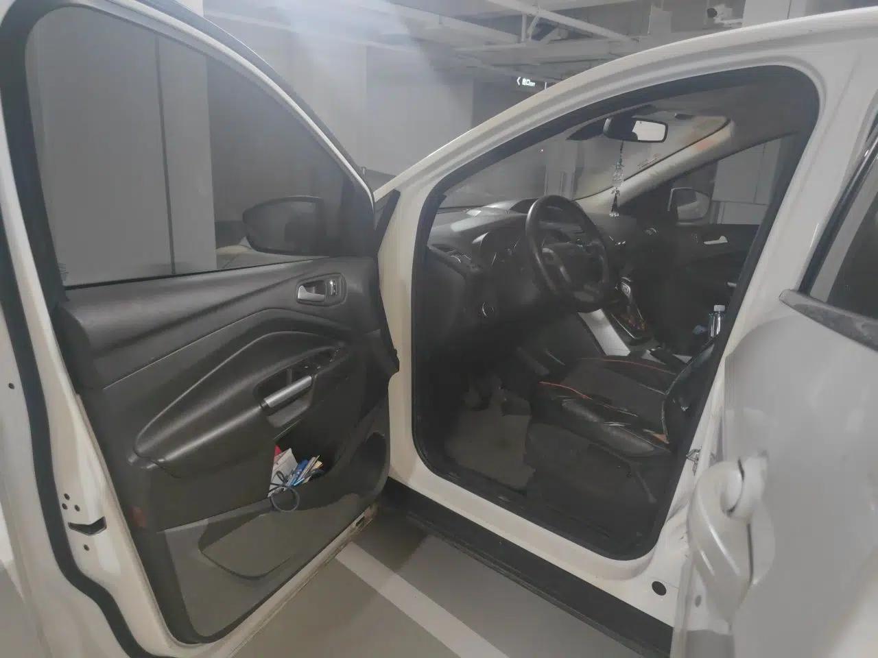 Ford Kuga 2013 1.6L GTDi Two-Wheel-Drive Trend Model — миниатюра 16