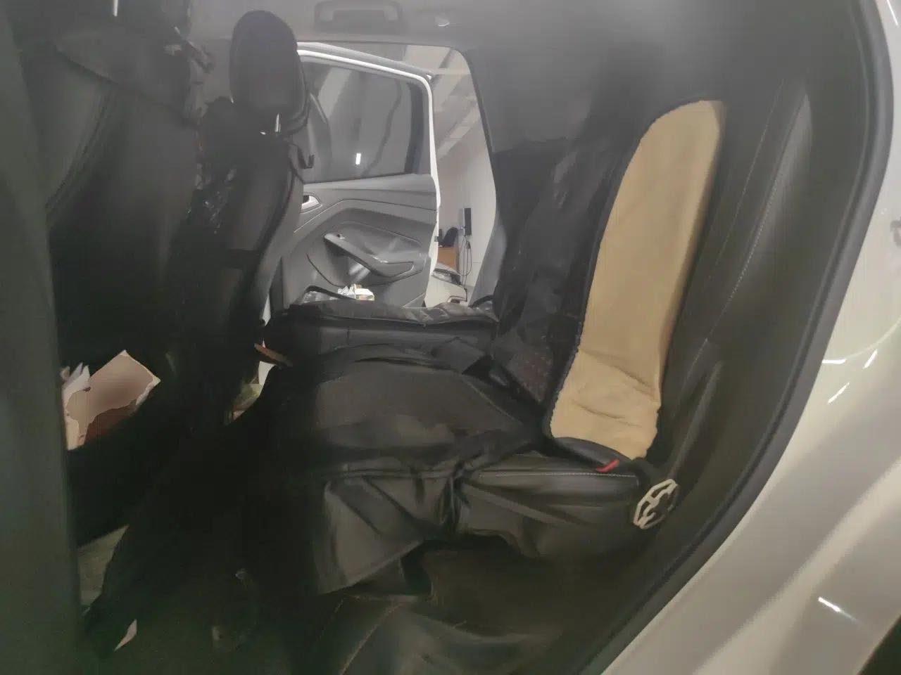 Ford Kuga 2013 1.6L GTDi Two-Wheel-Drive Trend Model — миниатюра 17