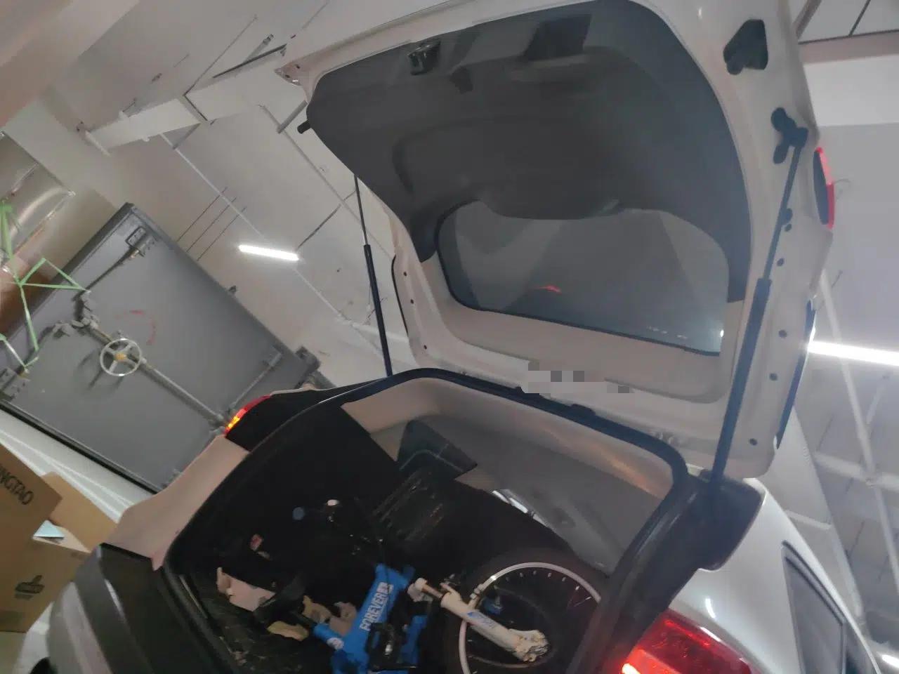 Ford Kuga 2013 1.6L GTDi Two-Wheel-Drive Trend Model — миниатюра 19
