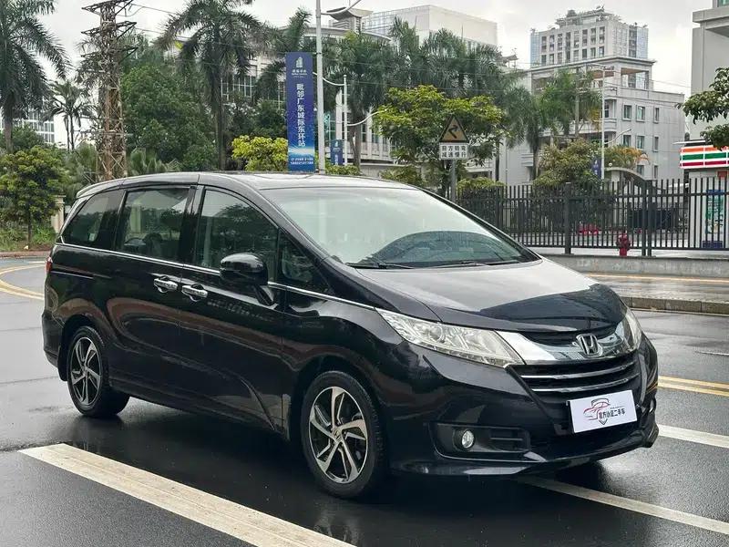 2015 Odyssey Facelift 2.4L Luxury Edition — миниатюра 3