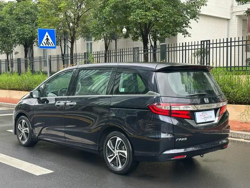 2015 Odyssey Facelift 2.4L Luxury Edition — миниатюра 4