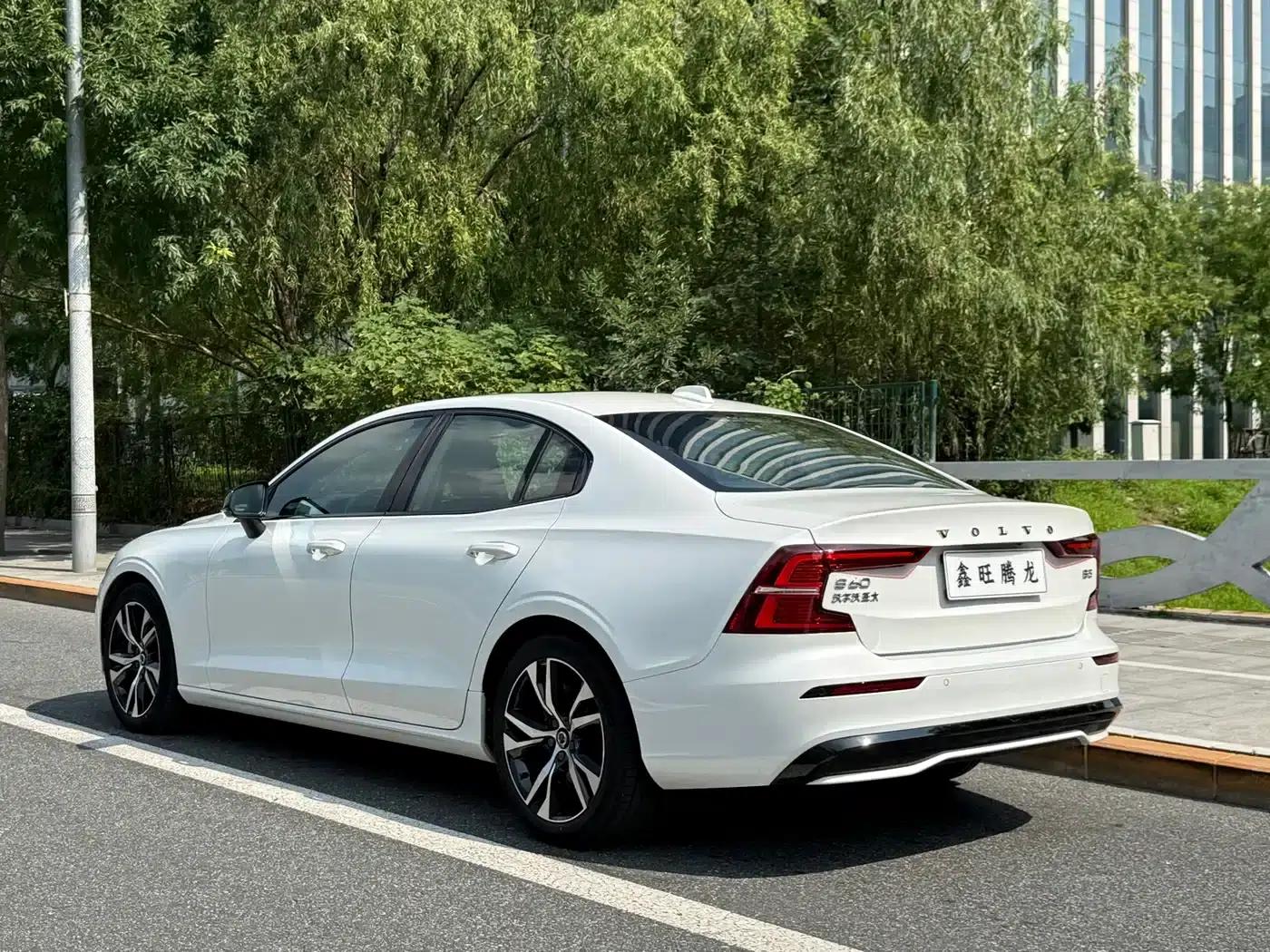 2025 Volvo S60 B5 Smart Sport Edition — миниатюра 3