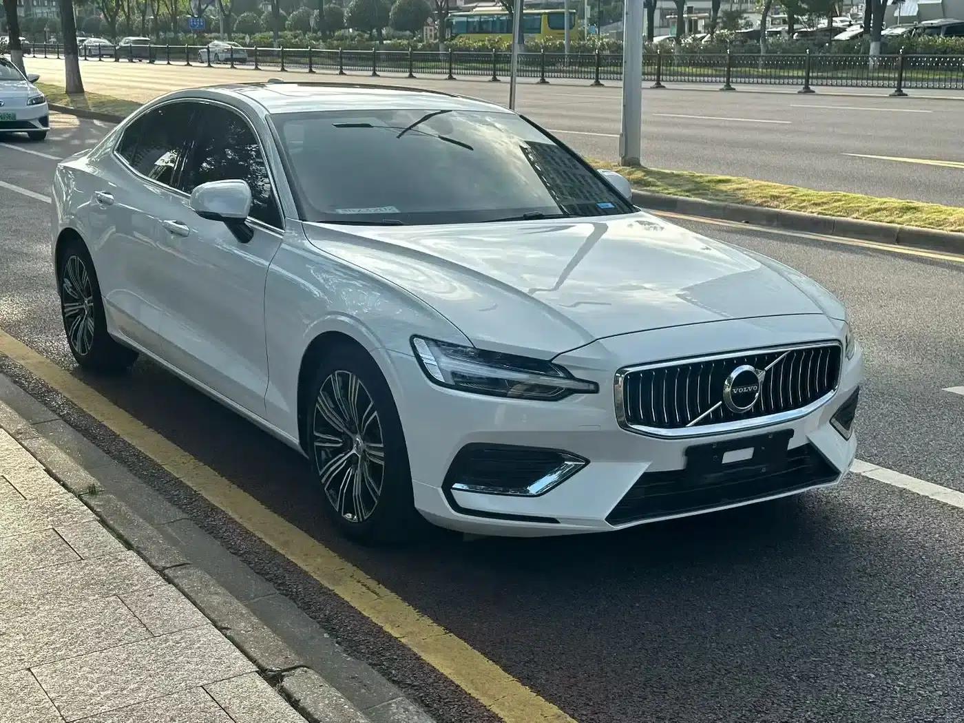 2021 Volvo S60 T4 Inscription Luxury Edition — миниатюра 3