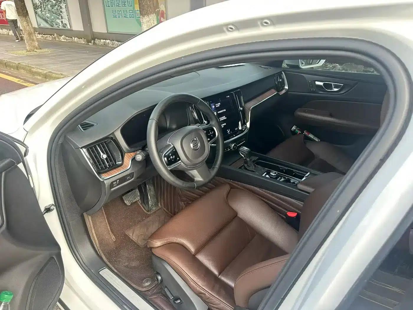 2021 Volvo S60 T4 Inscription Luxury Edition — миниатюра 4