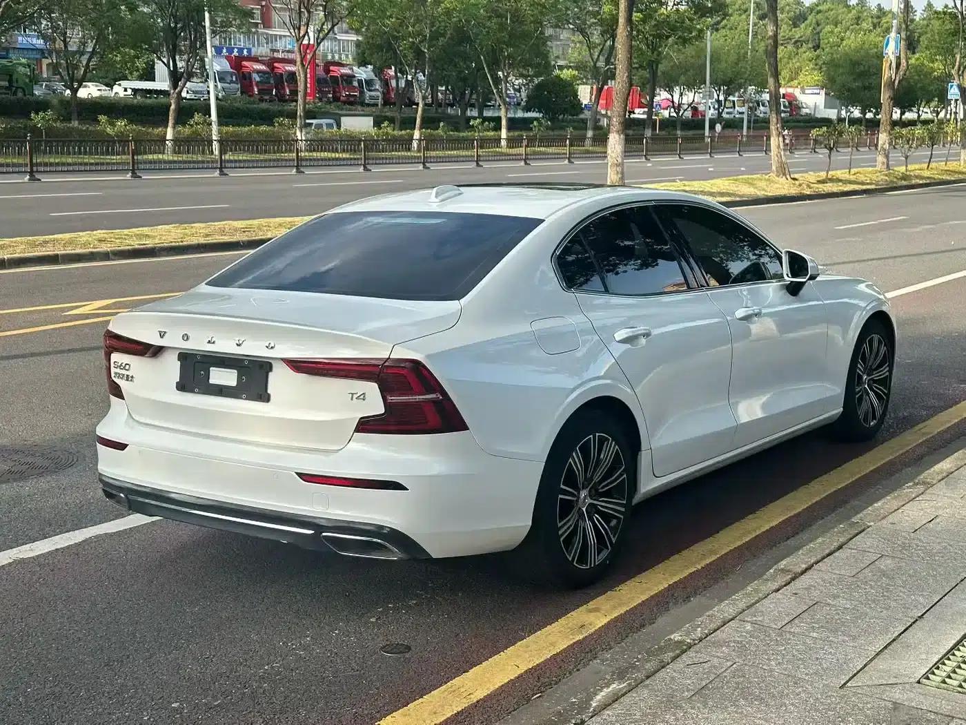 2021 Volvo S60 T4 Inscription Luxury Edition — миниатюра 7