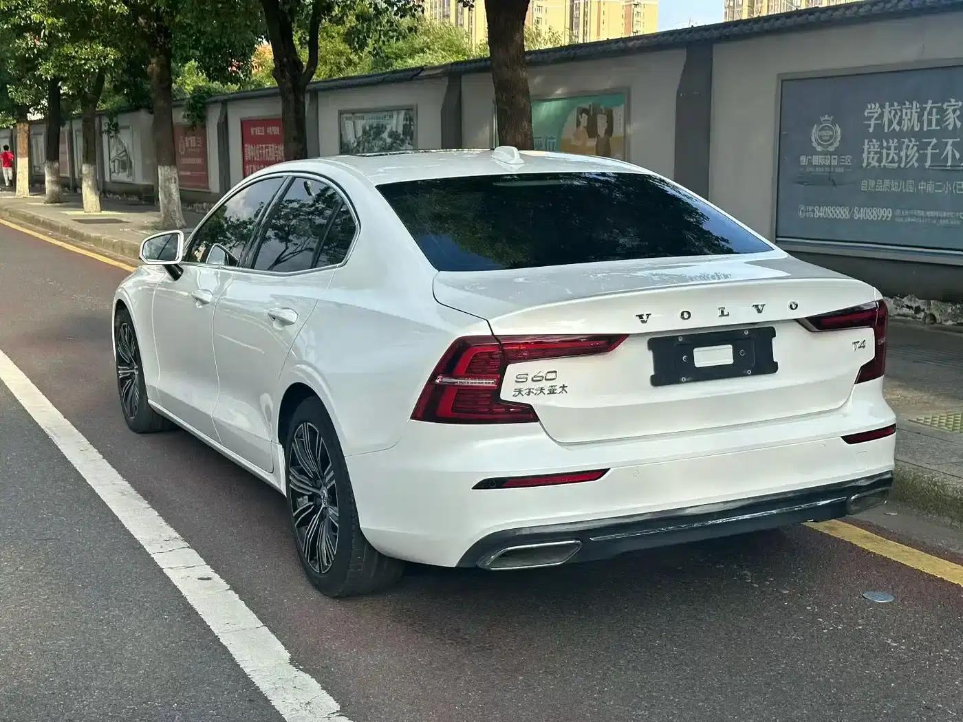 2021 Volvo S60 T4 Inscription Luxury Edition — миниатюра 9