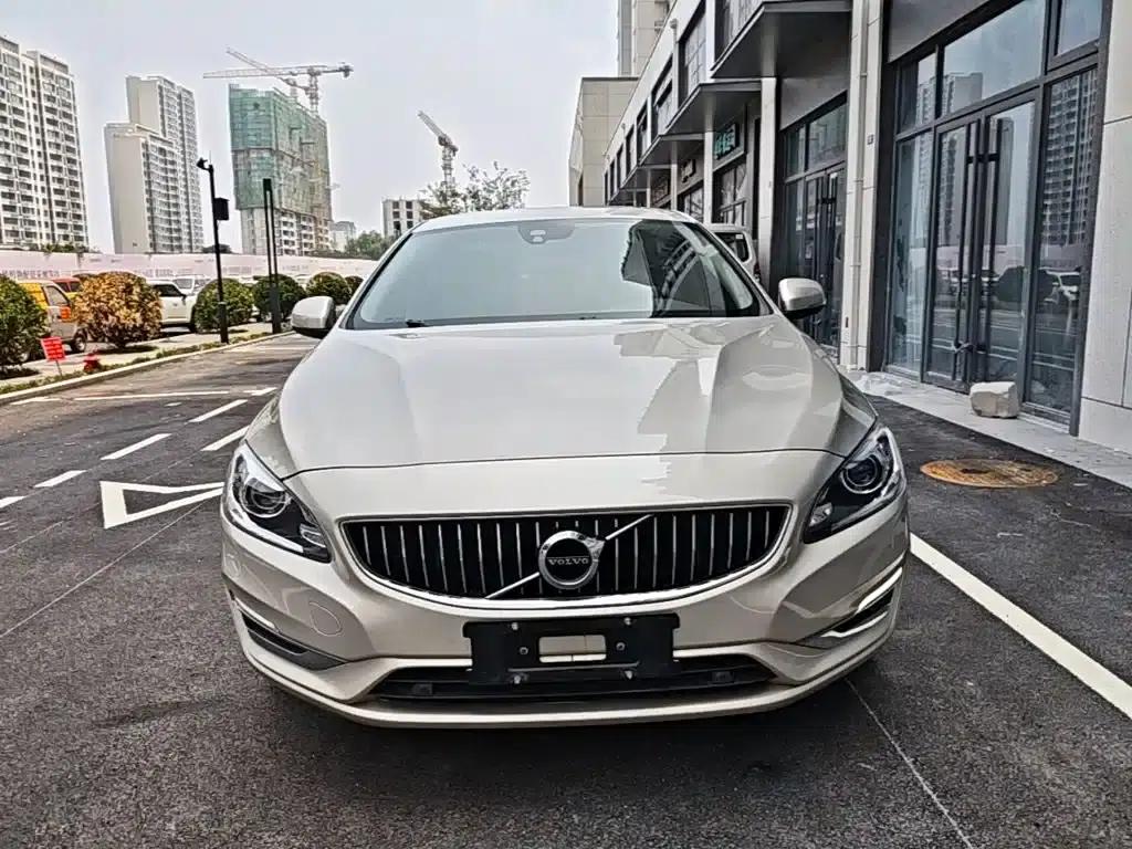 2018 Volvo S60 S60L T4 Smart Entry Edition — миниатюра 3