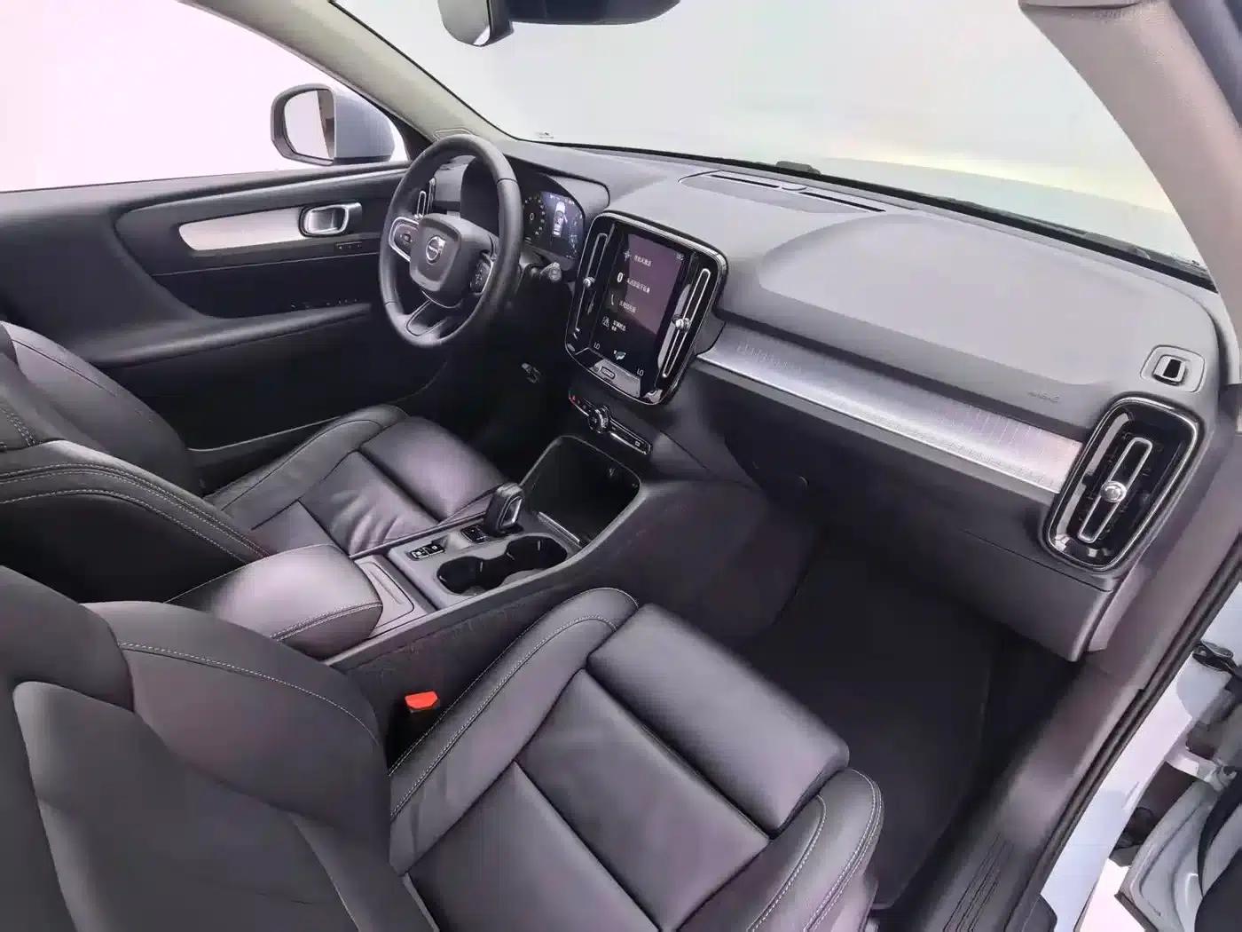 2019 Volvo XC40 (Imported) T4 AWD Midnight Amazon Blue — миниатюра 19