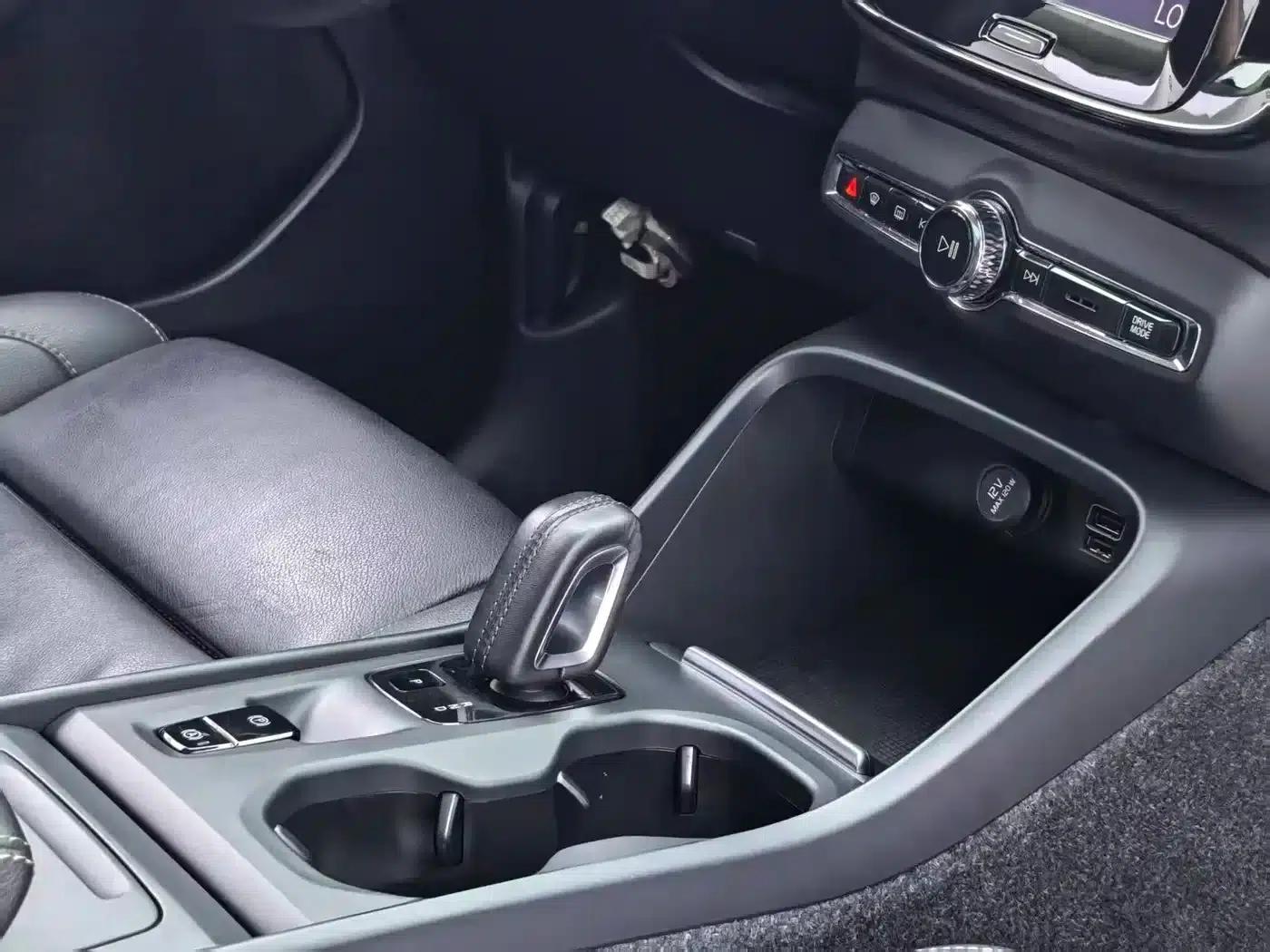2019 Volvo XC40 (Imported) T4 AWD Midnight Amazon Blue — миниатюра 21