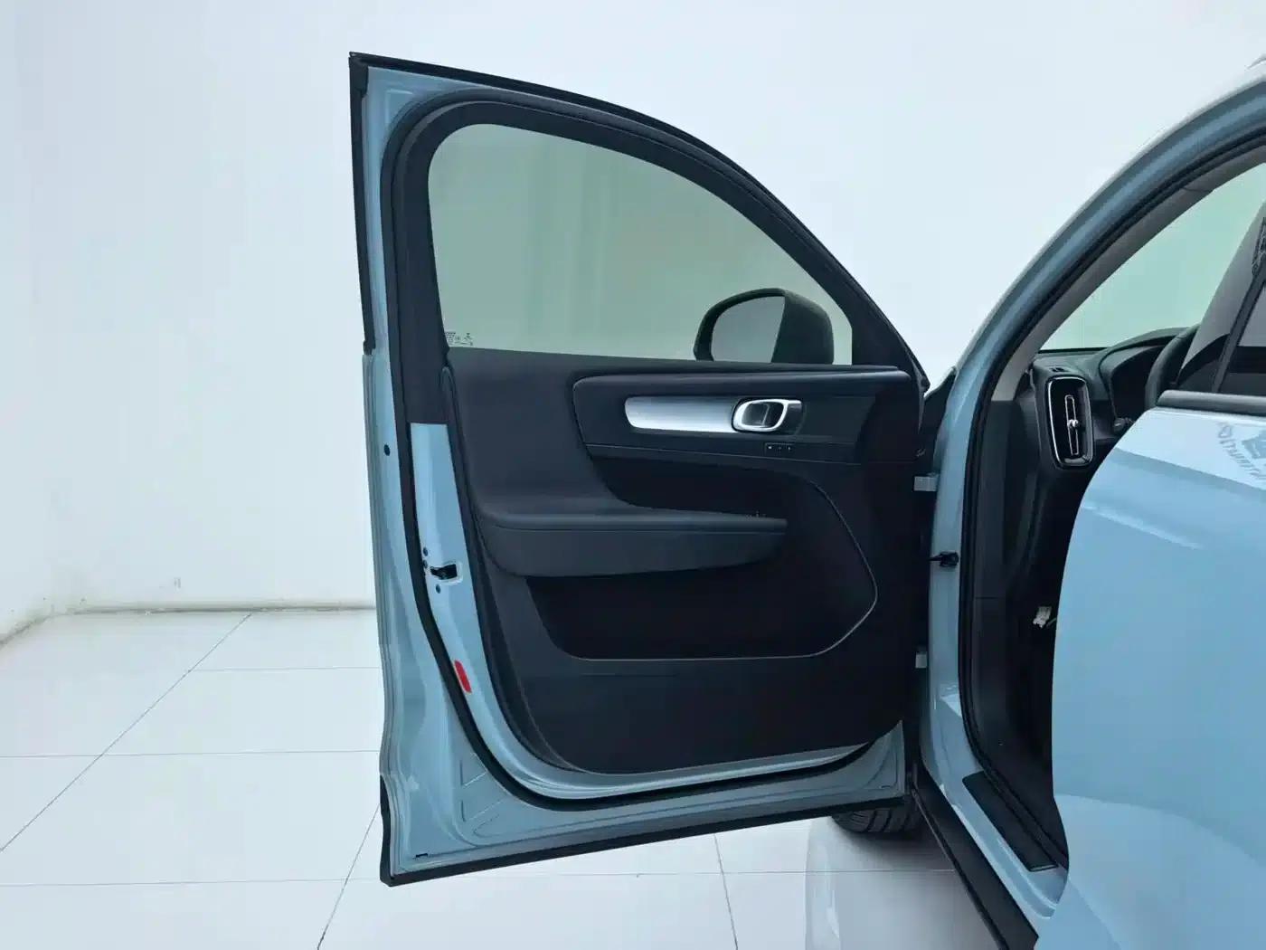2019 Volvo XC40 (Imported) T4 AWD Midnight Amazon Blue — миниатюра 24