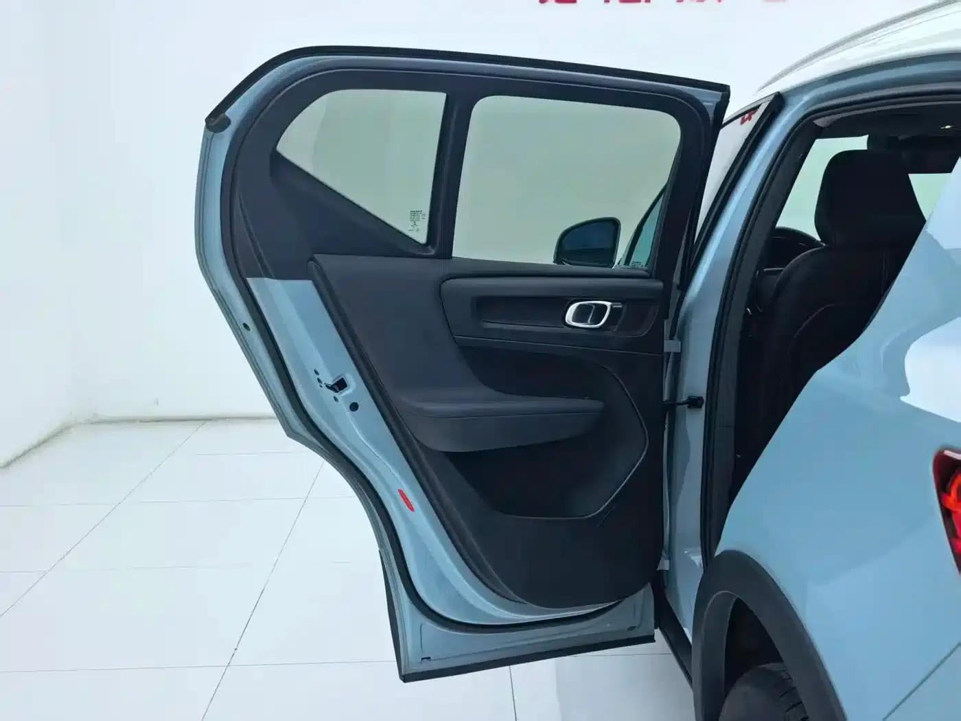 2019 Volvo XC40 (Imported) T4 AWD Midnight Amazon Blue — миниатюра 7