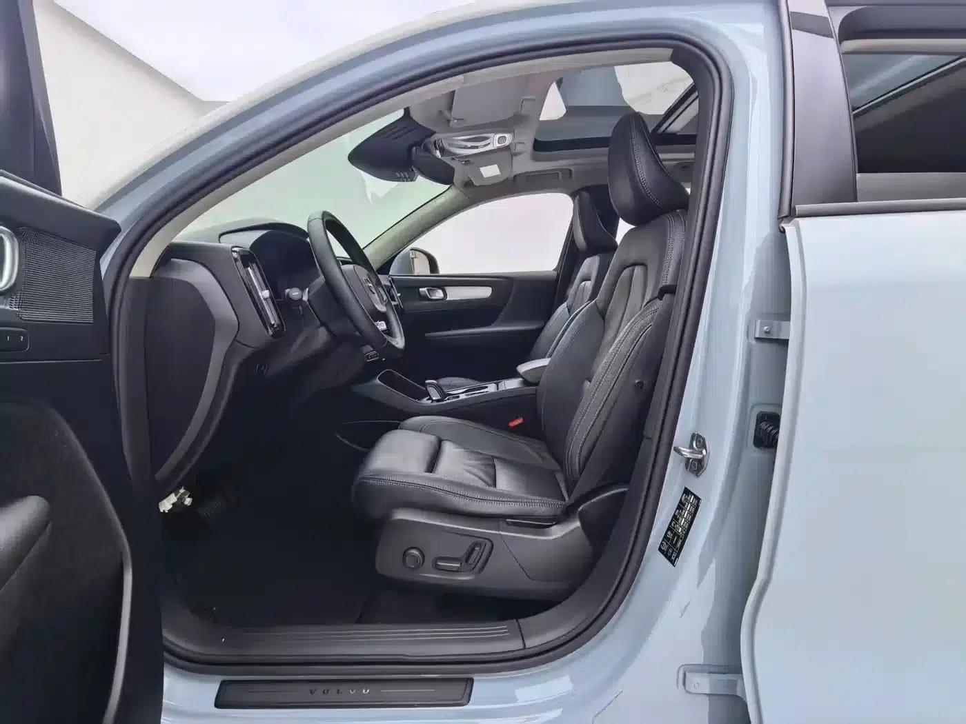 2019 Volvo XC40 (Imported) T4 AWD Midnight Amazon Blue — миниатюра 8