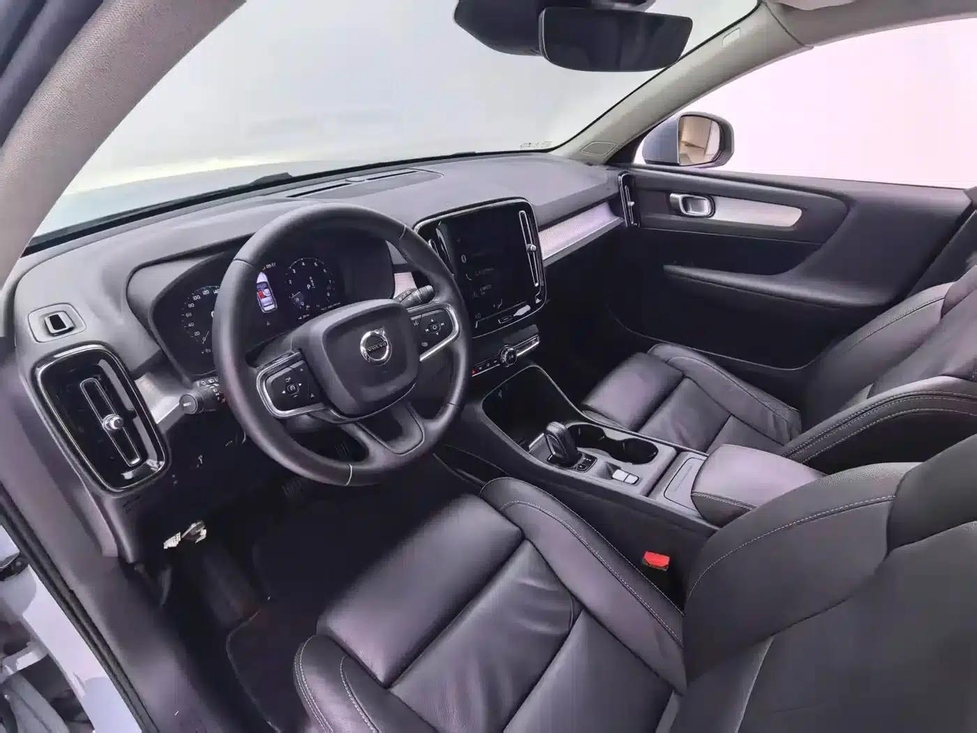 2019 Volvo XC40 (Imported) T4 AWD Midnight Amazon Blue — миниатюра 9