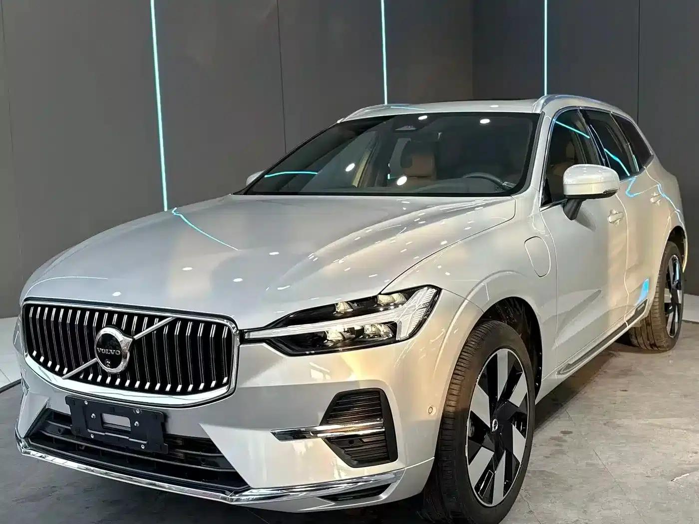 2024 Volvo XC60 Plug-in Hybrid T8 Plug-in Hybrid Long Range AWD Inscription Luxury Edition — миниатюра 1