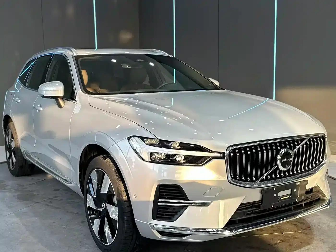 2024 Volvo XC60 Plug-in Hybrid T8 Plug-in Hybrid Long Range AWD Inscription Luxury Edition — миниатюра 3