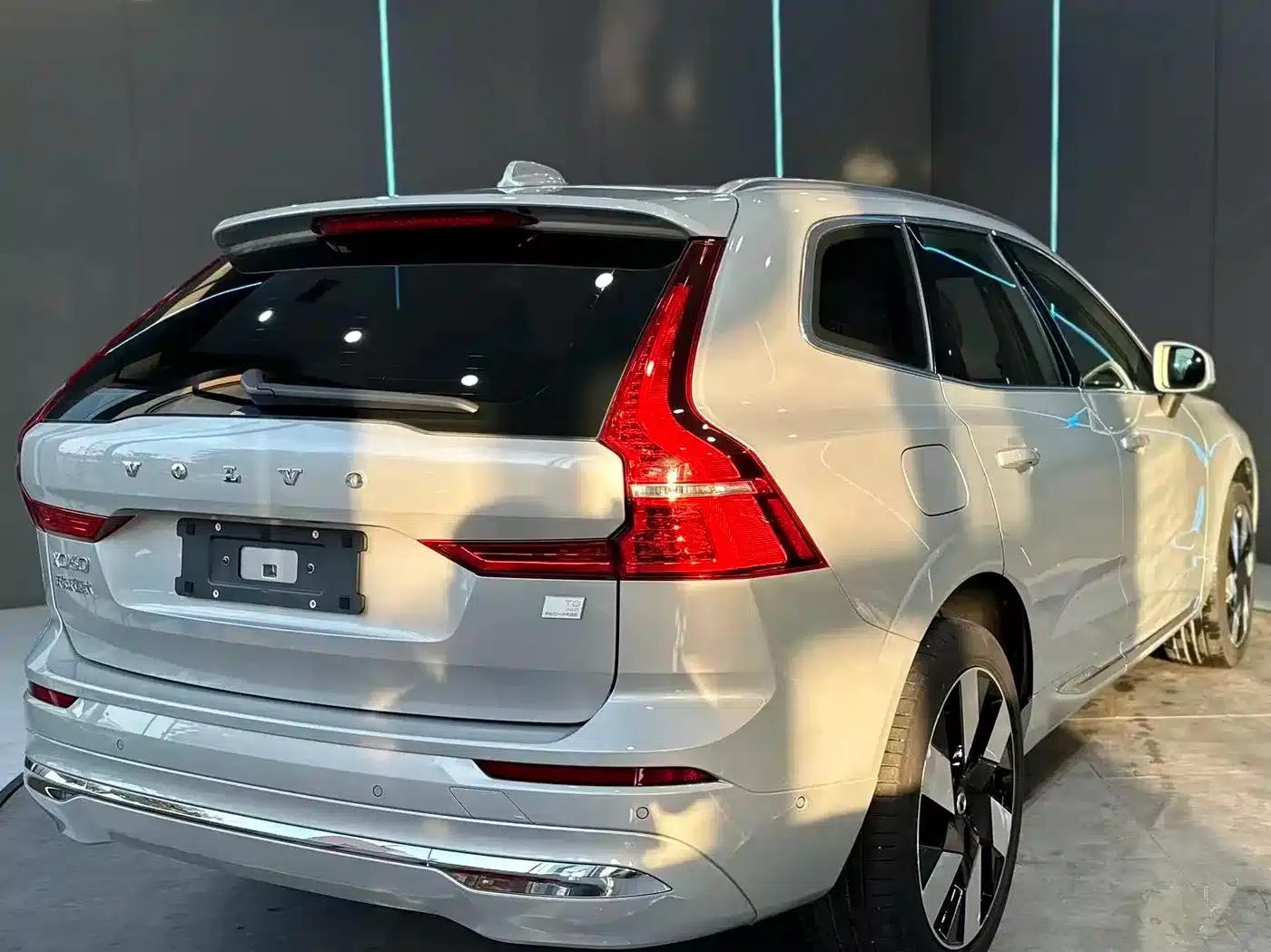 2024 Volvo XC60 Plug-in Hybrid T8 Plug-in Hybrid Long Range AWD Inscription Luxury Edition — миниатюра 6