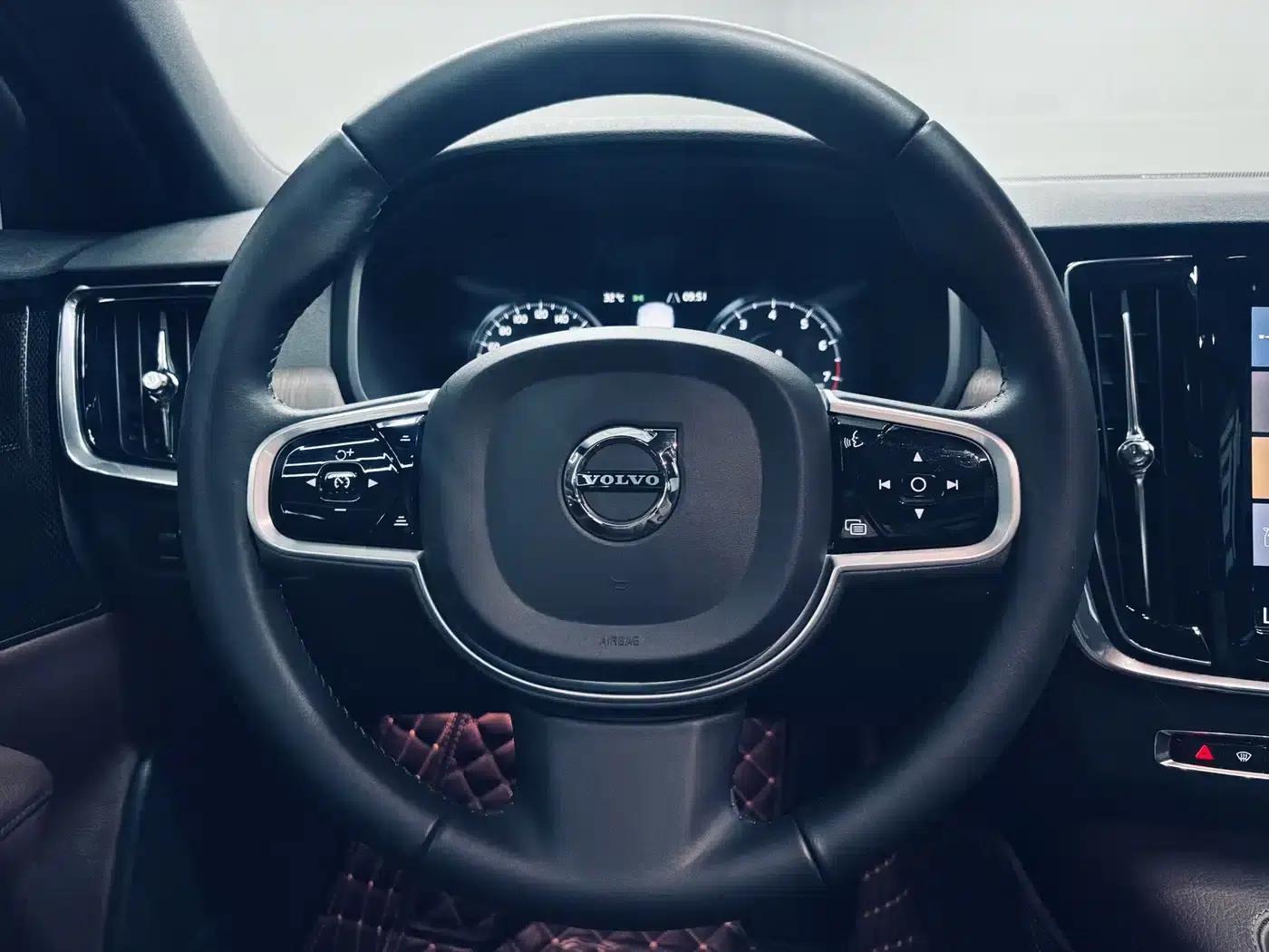 2021 Volvo V90 Cross Country B5 AWD Ultimate Edition — миниатюра 12