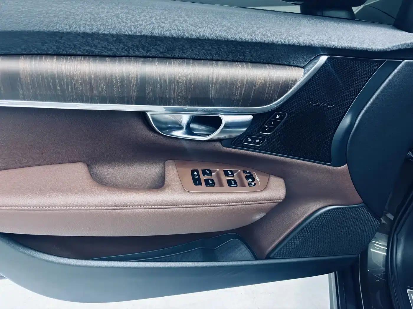 2021 Volvo V90 Cross Country B5 AWD Ultimate Edition — миниатюра 13