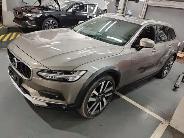 2022 Volvo V90 Cross Country B5 AWD Ultimate Edition