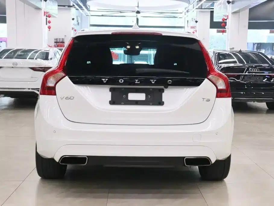 2017 Volvo V60 T5 Smart Edition (China V Emission Standard) — миниатюра 3