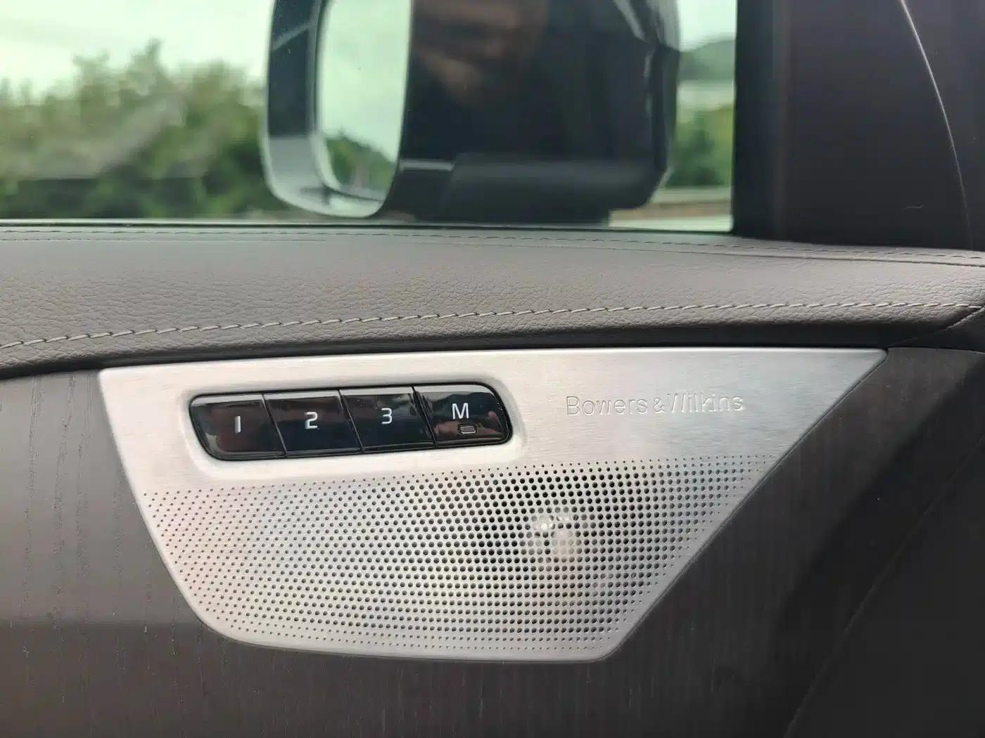 2022 Volvo XC90 Plug-in Hybrid Facelift E-Drive Hybrid T8 Inscription Luxury Edition 7-Seater — миниатюра 11
