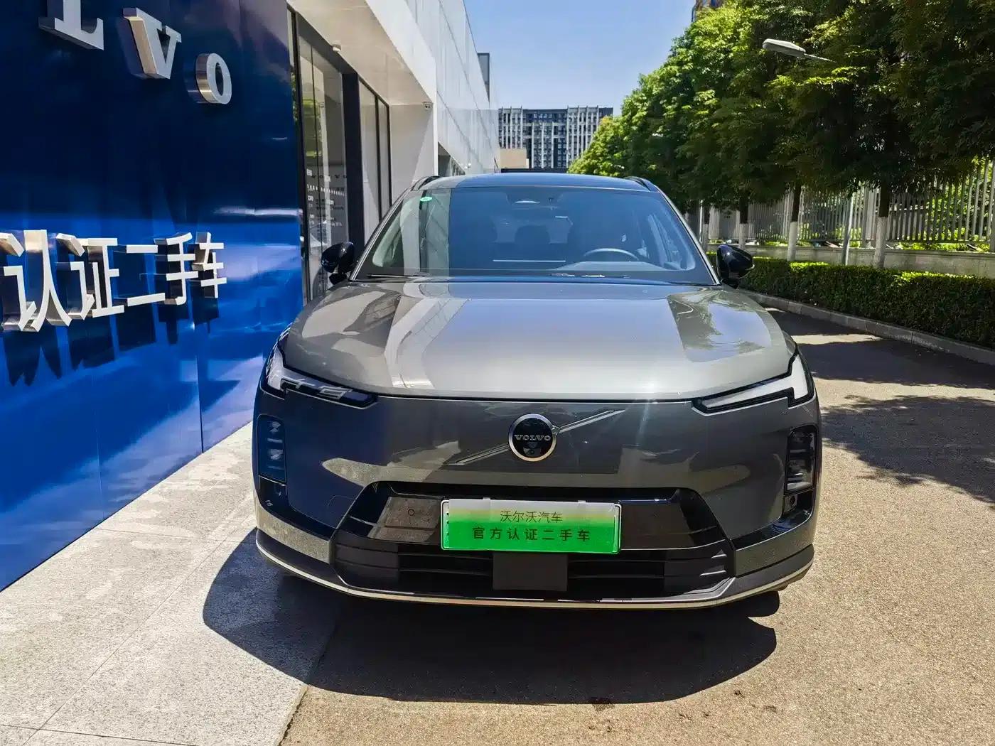 2026 Volvo XC70 Plug-in Hybrid (Two-Wheel Drive, Long Range, Core) — миниатюра 2