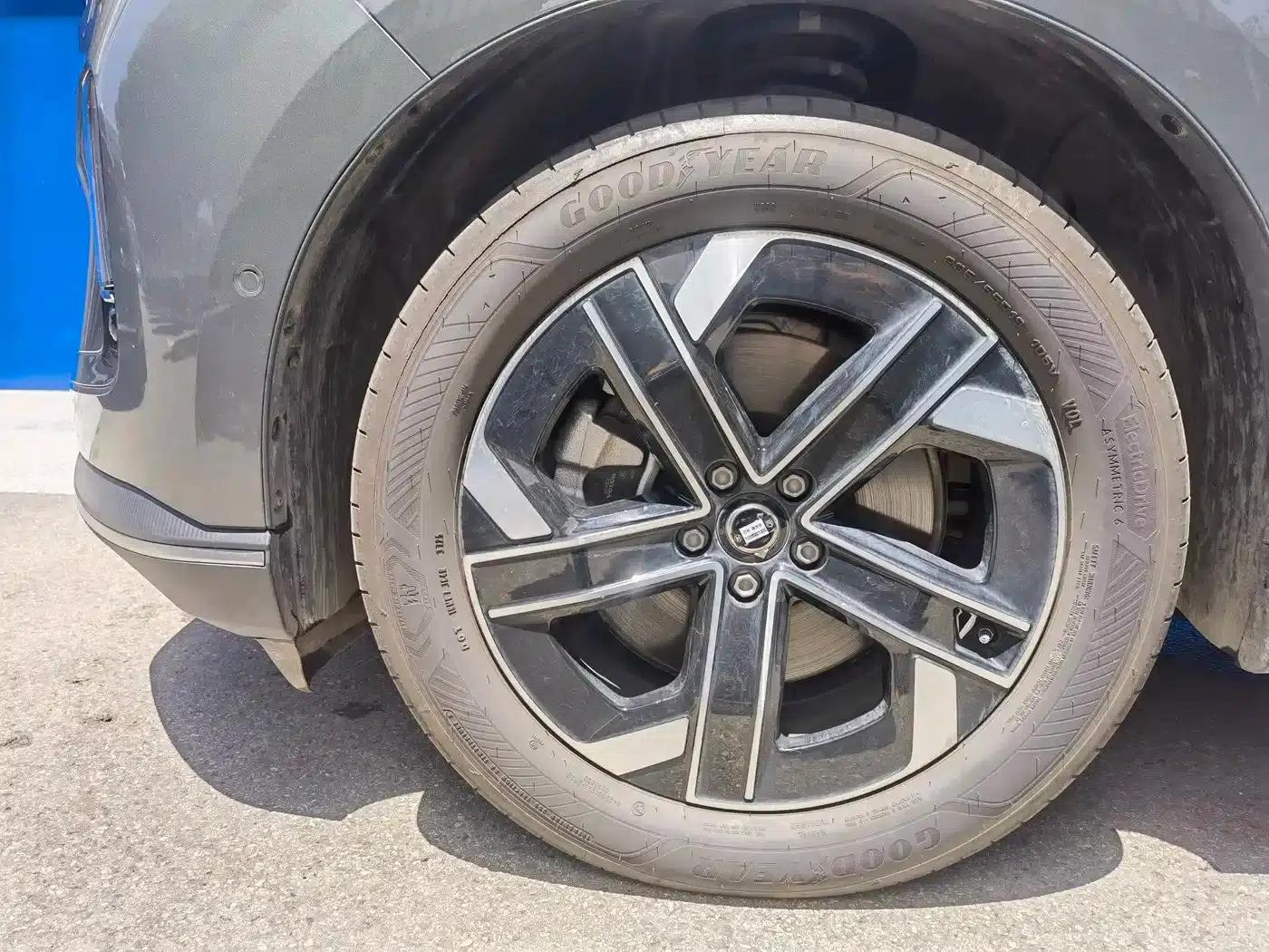 2026 Volvo XC70 Plug-in Hybrid (Two-Wheel Drive, Long Range, Core) — миниатюра 5