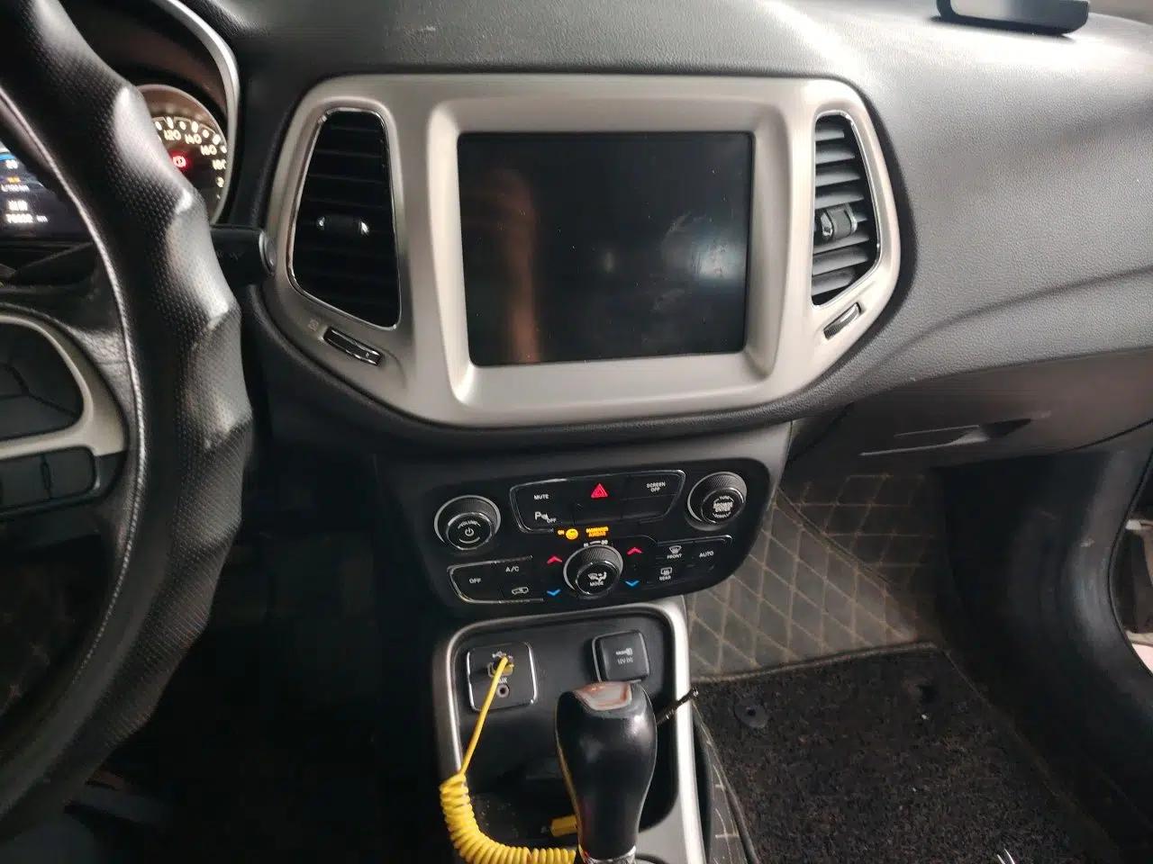 Jeep Compass 2017 200T Automatic Family Edition — миниатюра 13