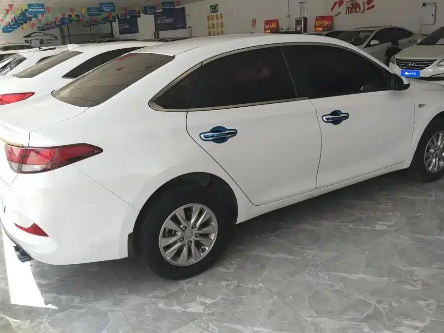 Hyundai Elantra 2020 1.6L Automatic GL Edition — миниатюра 3